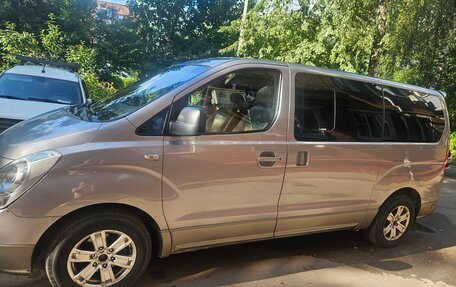 Hyundai Grand Starex Grand Starex I рестайлинг 2, 2011 год, 1 400 000 рублей, 2 фотография