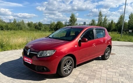 Renault Sandero II рестайлинг, 2014 год, 560 000 рублей, 1 фотография