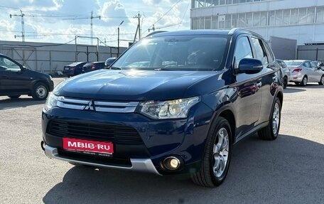 Mitsubishi Outlander III рестайлинг 3, 2014 год, 1 850 000 рублей, 1 фотография