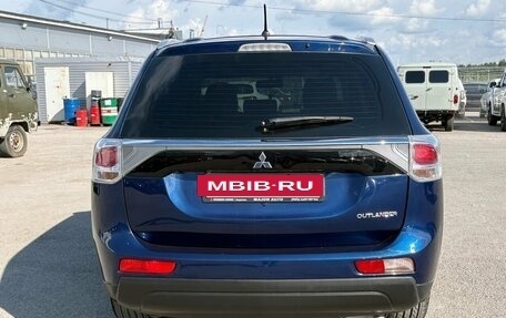 Mitsubishi Outlander III рестайлинг 3, 2014 год, 1 850 000 рублей, 4 фотография