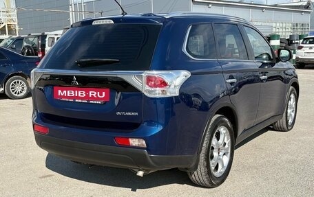 Mitsubishi Outlander III рестайлинг 3, 2014 год, 1 850 000 рублей, 2 фотография