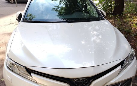 Toyota Camry, 2020 год, 2 750 000 рублей, 2 фотография