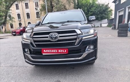 Toyota Land Cruiser 200, 2018 год, 6 800 000 рублей, 3 фотография