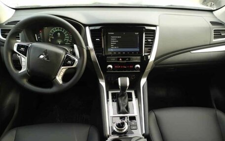 Mitsubishi Montero Sport, 2023 год, 6 400 000 рублей, 3 фотография
