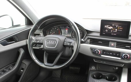 Audi A4, 2019 год, 2 300 000 рублей, 24 фотография