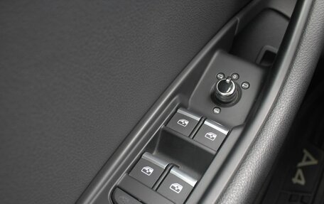 Audi A4, 2019 год, 2 300 000 рублей, 17 фотография