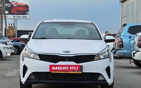 KIA Rio IV, 2021 год, 1 369 000 рублей, 2 фотография