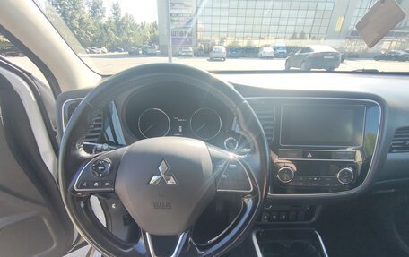 Mitsubishi Outlander III рестайлинг 3, 2019 год, 2 000 000 рублей, 9 фотография