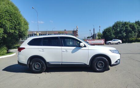 Mitsubishi Outlander III рестайлинг 3, 2019 год, 2 000 000 рублей, 5 фотография