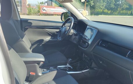 Mitsubishi Outlander III рестайлинг 3, 2019 год, 2 000 000 рублей, 7 фотография