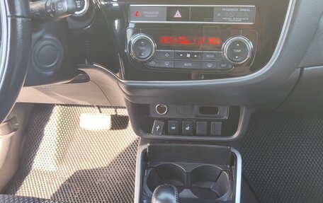 Mitsubishi Outlander III рестайлинг 3, 2019 год, 2 000 000 рублей, 11 фотография