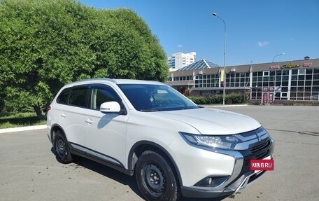 Mitsubishi Outlander III рестайлинг 3, 2019 год, 2 000 000 рублей, 2 фотография