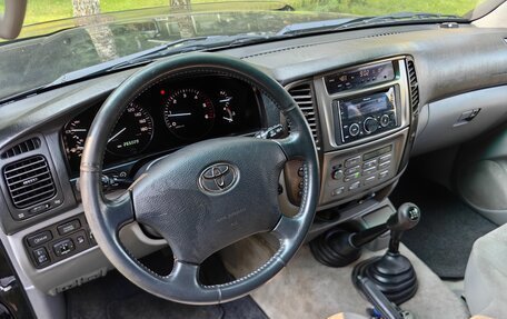 Toyota Land Cruiser 100 рестайлинг 2, 2007 год, 3 600 000 рублей, 17 фотография