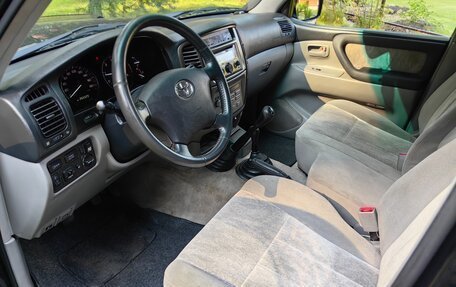 Toyota Land Cruiser 100 рестайлинг 2, 2007 год, 3 600 000 рублей, 18 фотография