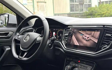 Volkswagen T-Roc I, 2022 год, 1 400 000 рублей, 11 фотография