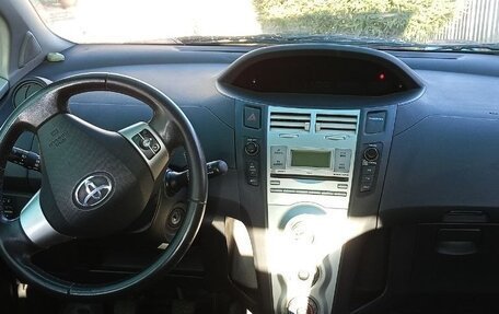 Toyota Yaris III рестайлинг, 2008 год, 520 000 рублей, 4 фотография