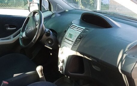 Toyota Yaris III рестайлинг, 2008 год, 520 000 рублей, 5 фотография