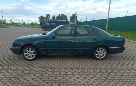 Mercedes-Benz E-Класс, 1997 год, 260 000 рублей, 3 фотография