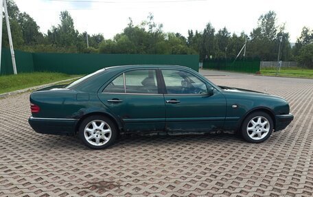 Mercedes-Benz E-Класс, 1997 год, 260 000 рублей, 4 фотография