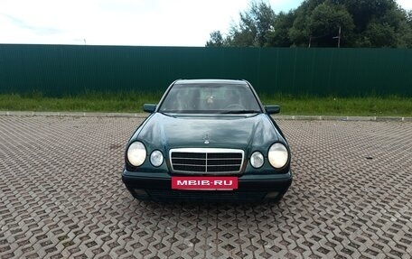 Mercedes-Benz E-Класс, 1997 год, 260 000 рублей, 6 фотография