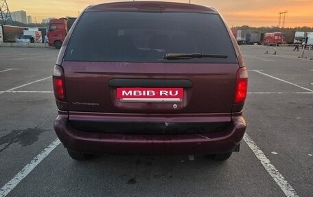 Chrysler Voyager IV, 2001 год, 280 000 рублей, 2 фотография