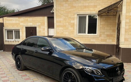 Mercedes-Benz E-Класс, 2019 год, 3 000 000 рублей, 2 фотография