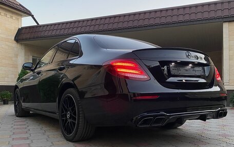 Mercedes-Benz E-Класс, 2019 год, 3 000 000 рублей, 3 фотография