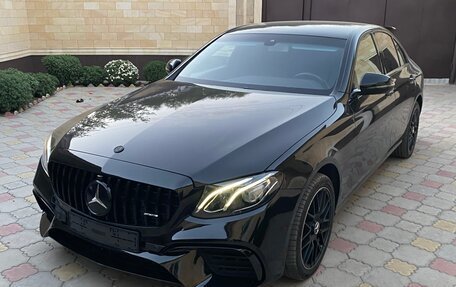 Mercedes-Benz E-Класс, 2019 год, 3 000 000 рублей, 5 фотография