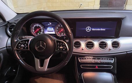 Mercedes-Benz E-Класс, 2019 год, 3 000 000 рублей, 12 фотография