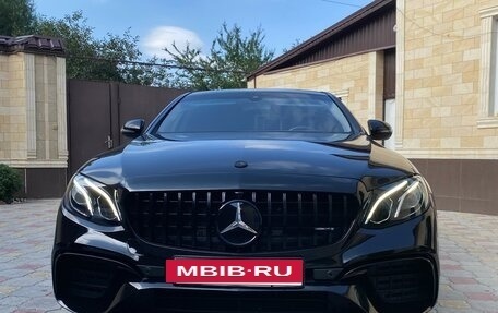 Mercedes-Benz E-Класс, 2019 год, 3 000 000 рублей, 4 фотография