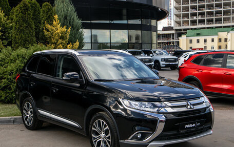 Mitsubishi Outlander III рестайлинг 3, 2018 год, 1 888 000 рублей, 3 фотография