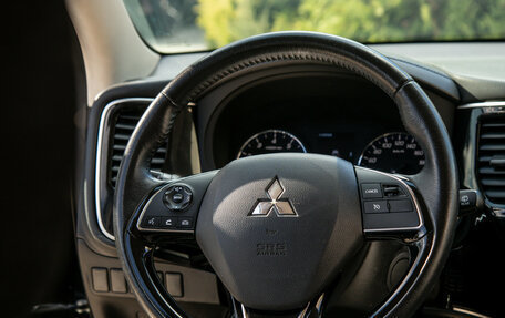 Mitsubishi Outlander III рестайлинг 3, 2018 год, 1 888 000 рублей, 12 фотография