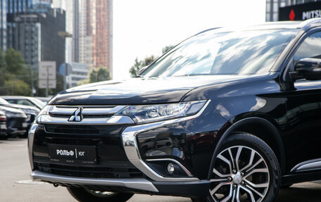 Mitsubishi Outlander III рестайлинг 3, 2018 год, 1 888 000 рублей, 15 фотография
