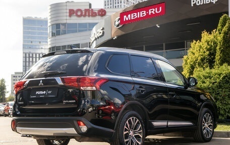 Mitsubishi Outlander III рестайлинг 3, 2018 год, 1 888 000 рублей, 5 фотография