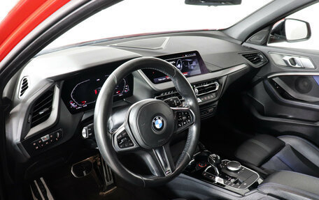 BMW 1 серия, 2019 год, 2 480 000 рублей, 13 фотография