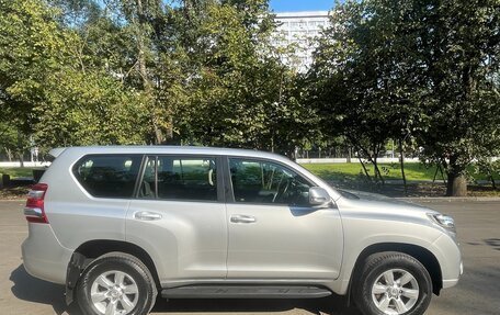 Toyota Land Cruiser Prado 150 рестайлинг 2, 2013 год, 4 170 000 рублей, 6 фотография