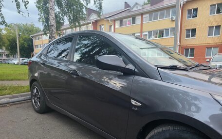 Hyundai Solaris II рестайлинг, 2013 год, 730 000 рублей, 4 фотография