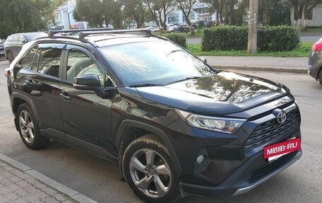 Toyota RAV4, 2021 год, 2 900 000 рублей, 4 фотография