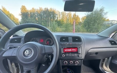 Volkswagen Polo VI (EU Market), 2011 год, 700 000 рублей, 3 фотография