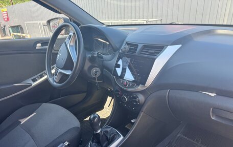 Hyundai Solaris II рестайлинг, 2011 год, 710 000 рублей, 5 фотография