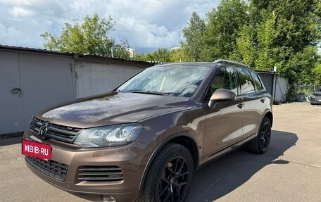Volkswagen Touareg III, 2011 год, 2 000 000 рублей, 1 фотография