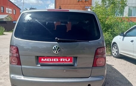 Volkswagen Touran III, 2008 год, 605 000 рублей, 2 фотография