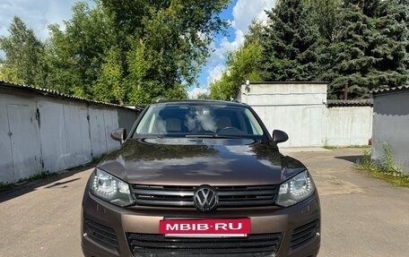 Volkswagen Touareg III, 2011 год, 2 000 000 рублей, 2 фотография