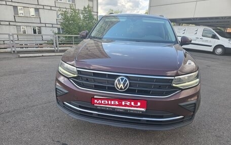 Volkswagen Tiguan II, 2021 год, 2 490 000 рублей, 2 фотография