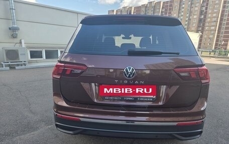 Volkswagen Tiguan II, 2021 год, 2 490 000 рублей, 7 фотография
