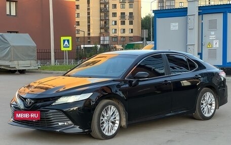 Toyota Camry, 2018 год, 2 250 000 рублей, 10 фотография