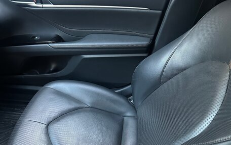 Toyota Camry, 2019 год, 2 670 000 рублей, 7 фотография