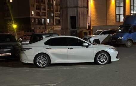 Toyota Camry, 2019 год, 2 670 000 рублей, 4 фотография