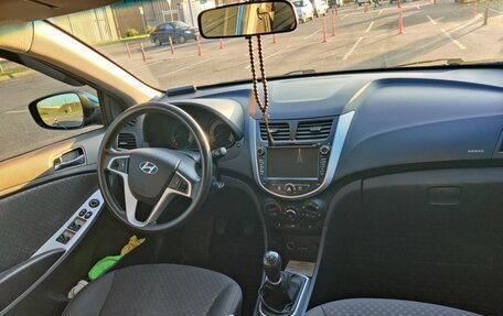 Hyundai Solaris II рестайлинг, 2012 год, 800 000 рублей, 6 фотография