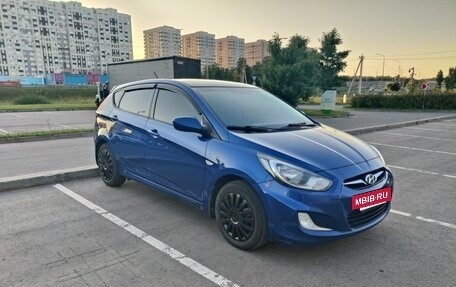 Hyundai Solaris II рестайлинг, 2012 год, 800 000 рублей, 3 фотография